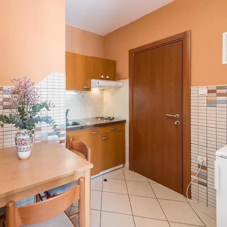 アパート By The Sea Tucepi, Makarska - 22384 Tučepi
