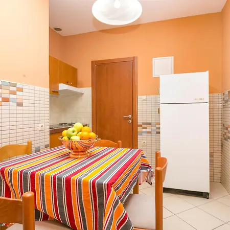 Apartament By The Sea Tucepi, Makarska - 22384 *