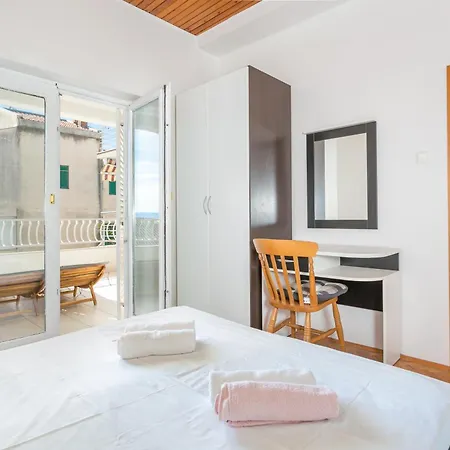 By The Sea Tucepi, Makarska - 22384 アパート *